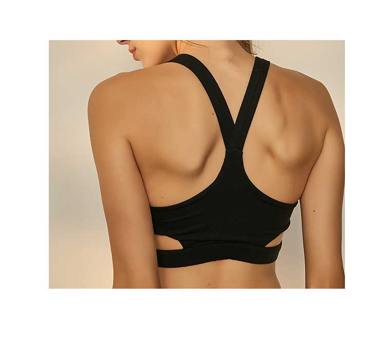 Striped-sports-bra-are-ergonomically-tailored-and-perfect-fit-your-body