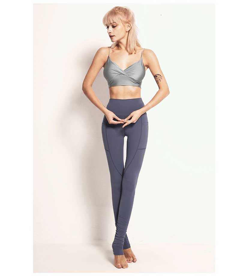 yoga fitness clothing of fashion and function combined together is the main trend of the future