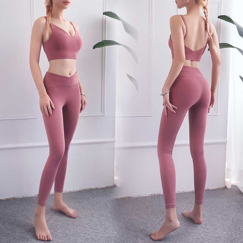 sport pants of crossed and keep abdomen in