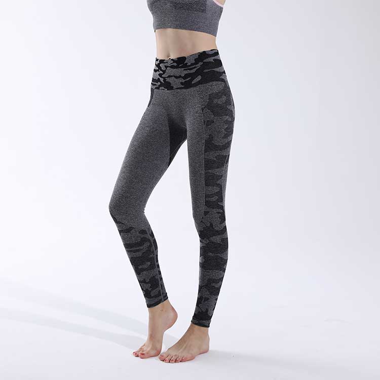 This-camo-seamless-leggings-use-of-nylon-and-spandex-fabric-composition-is-good-for-the-development-of-sports