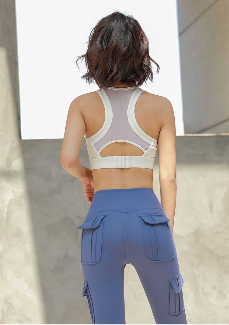 Comfortable-and-breathable-sports-bra-with-back-closure