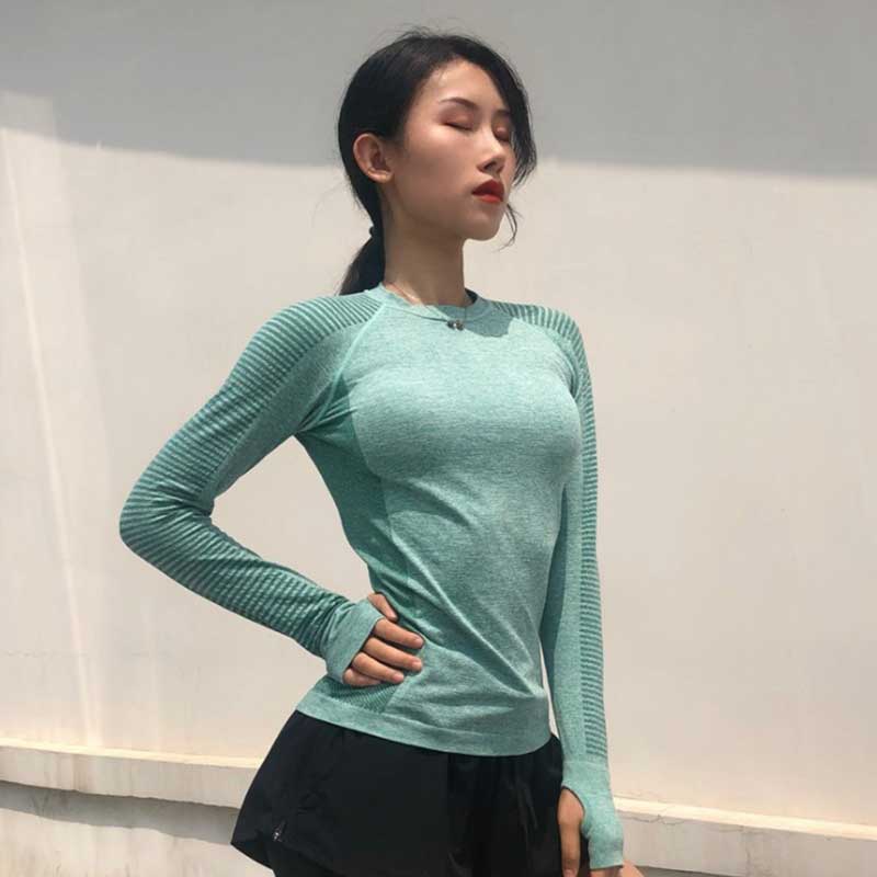 Long-sleeve-workout-top