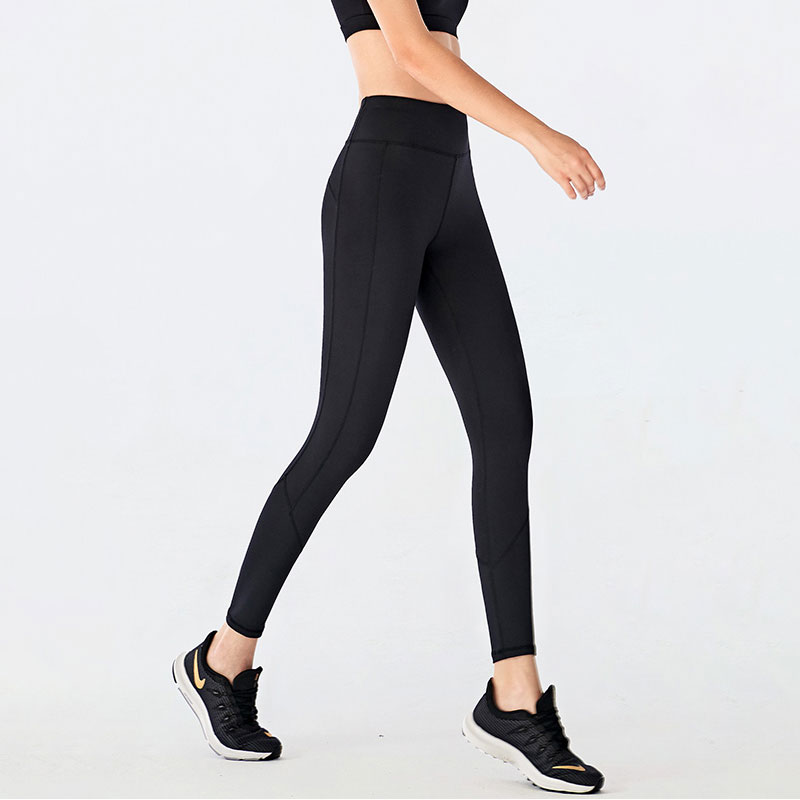 Black-yoga-pants-can-more-show-high-comfort-and-temperature-control-performance