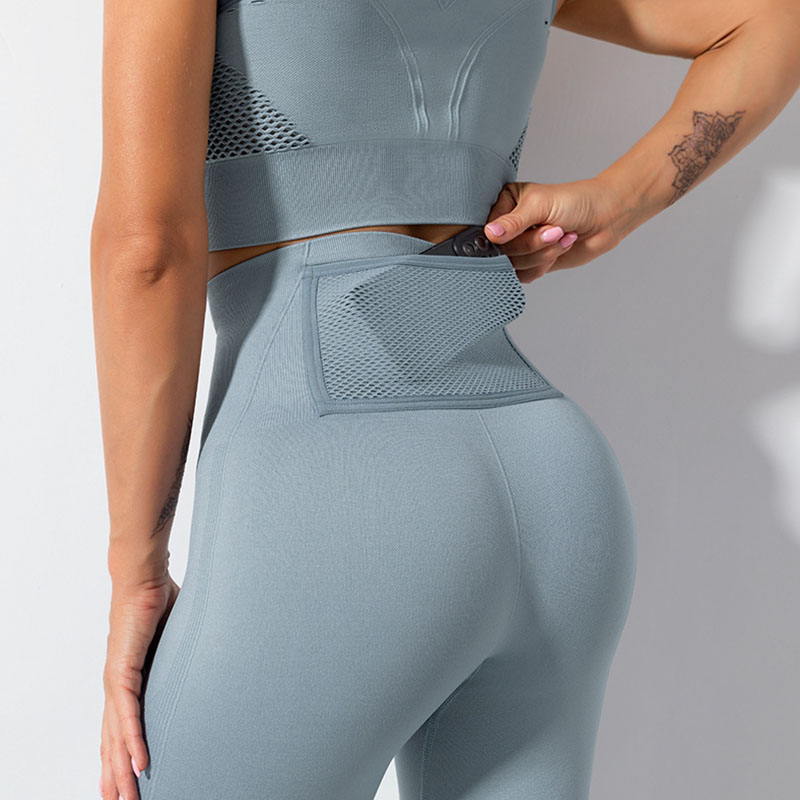 Leggings with pockets and mesh